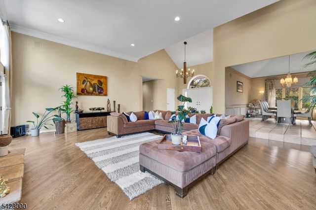 17 Elmwood Dr, Warren Twp., NJ 07059