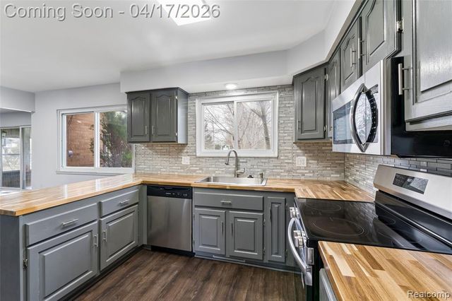 337 Bella Vista Drive, Grand Blanc, MI 48439
