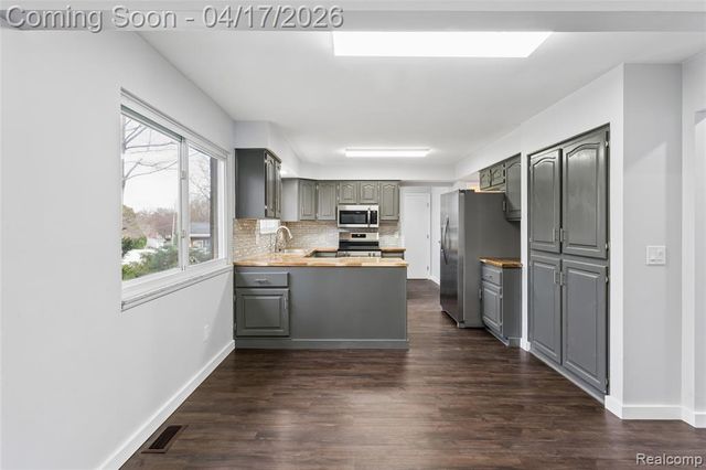 337 Bella Vista Drive, Grand Blanc, MI 48439