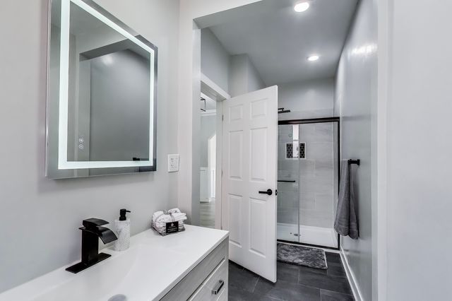 7026 S Vernon Avenue, Chicago, IL 60637