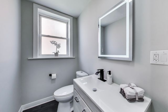 7026 S Vernon Avenue, Chicago, IL 60637