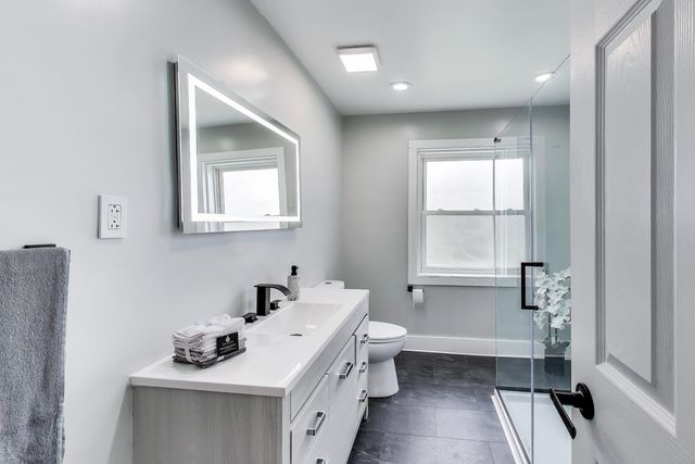 7026 S Vernon Avenue, Chicago, IL 60637
