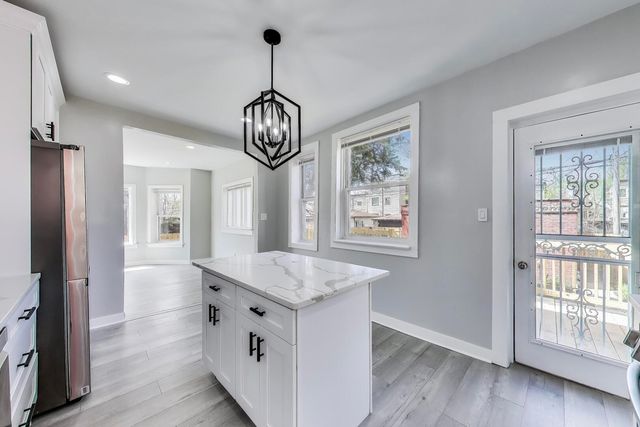 7026 S Vernon Avenue, Chicago, IL 60637