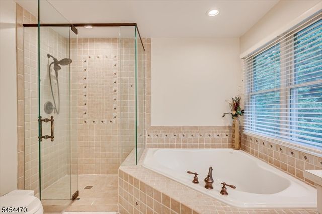 2 Jupiter Hills Ct, Montgomery Twp., NJ 08558