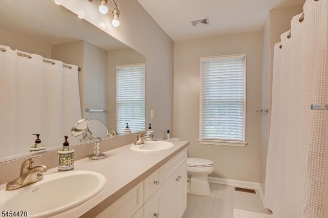 2 Jupiter Hills Ct, Montgomery Twp., NJ 08558