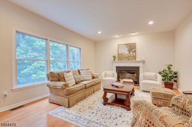 2 Jupiter Hills Ct, Montgomery Twp., NJ 08558