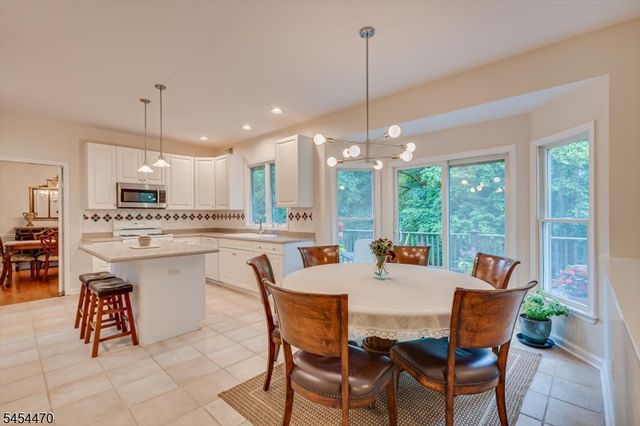2 Jupiter Hills Ct, Montgomery Twp., NJ 08558