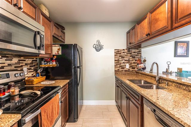 3784 59TH AVENUE W 3784, Bradenton, FL 34210