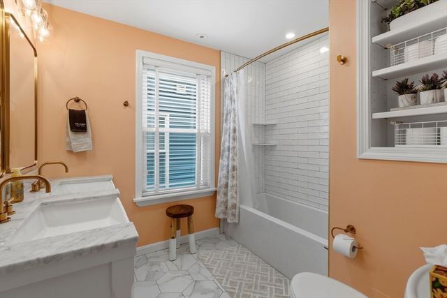 760-762 E 5th St 2, Boston, MA 02127