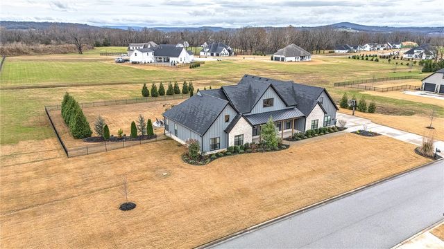 1089 River Hollow Road, Fayetteville, AR 72703