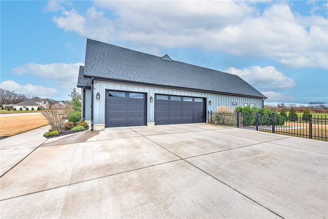 1089 River Hollow Road, Fayetteville, AR 72703