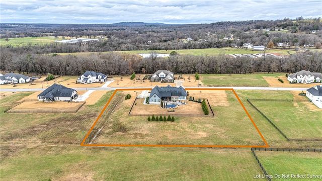1089 River Hollow Road, Fayetteville, AR 72703