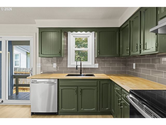 10249 N TYLER Ave, Portland, OR 97203