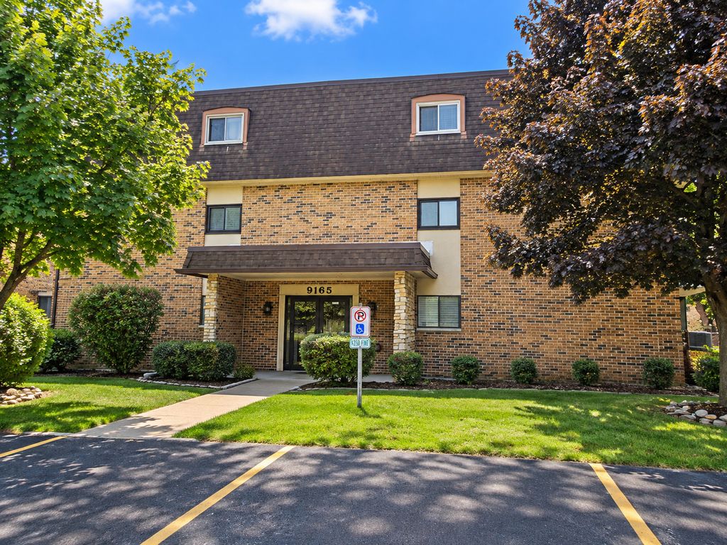 9165 North Road F, Palos Hills, IL 60465
