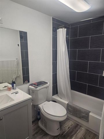 5825 Collins Ave PH1-J, Miami Beach, FL 33140