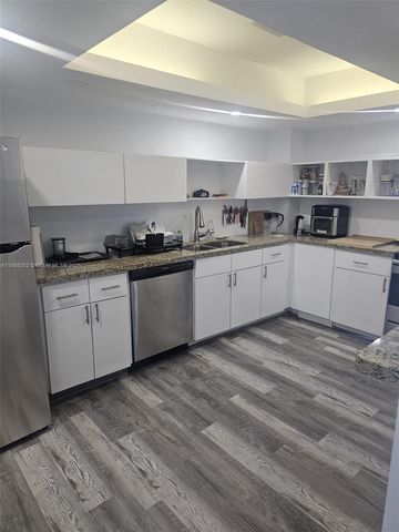 5825 Collins Ave PH1-J, Miami Beach, FL 33140