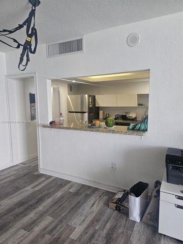 5825 Collins Ave PH1-J, Miami Beach, FL 33140