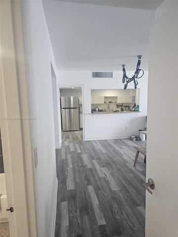5825 Collins Ave PH1-J, Miami Beach, FL 33140