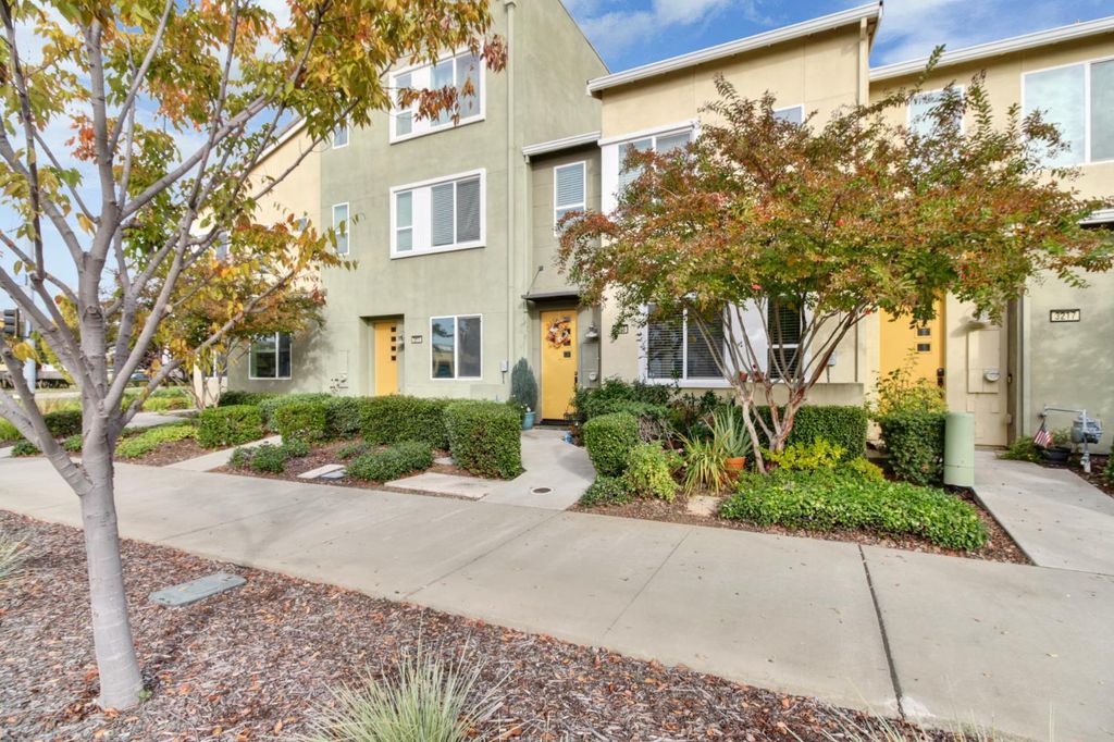 3215 Bridgeway Dr, Rancho Cordova, CA 95670