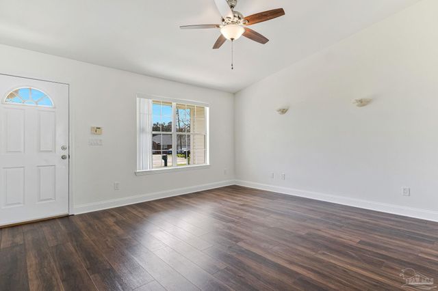 902 Heathrow Dr, Cantonment, FL 32533