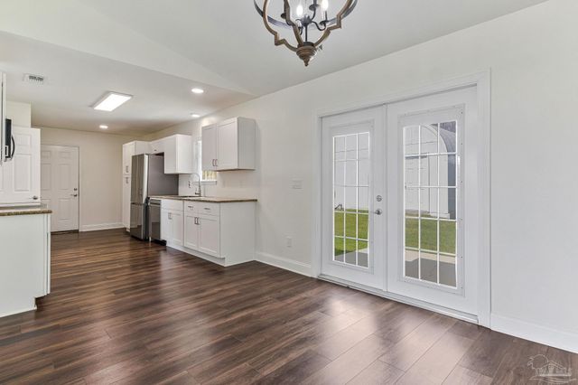 902 Heathrow Dr, Cantonment, FL 32533