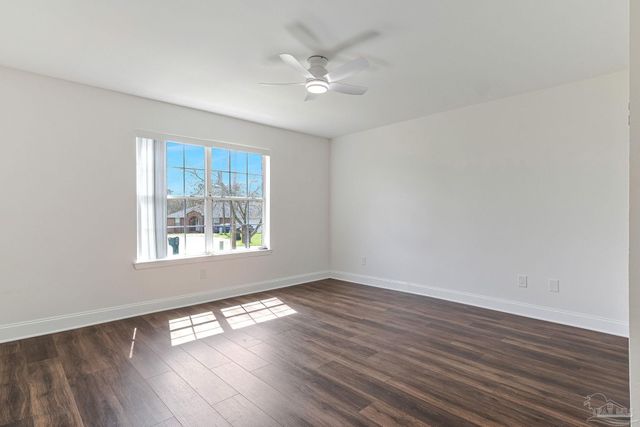 902 Heathrow Dr, Cantonment, FL 32533