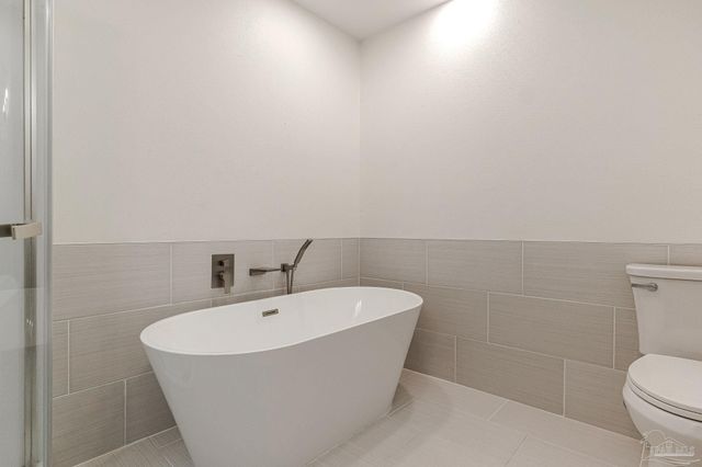 902 Heathrow Dr, Cantonment, FL 32533