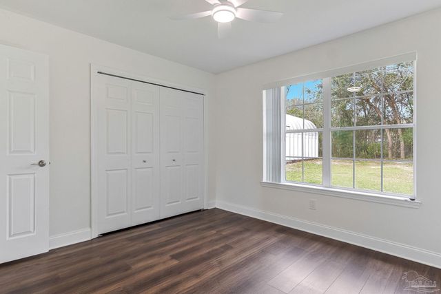 902 Heathrow Dr, Cantonment, FL 32533