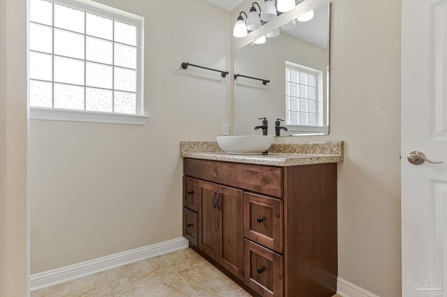 902 Heathrow Dr, Cantonment, FL 32533