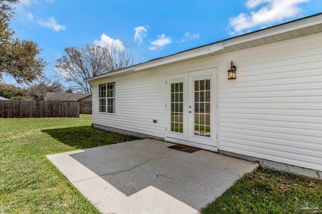 902 Heathrow Dr, Cantonment, FL 32533