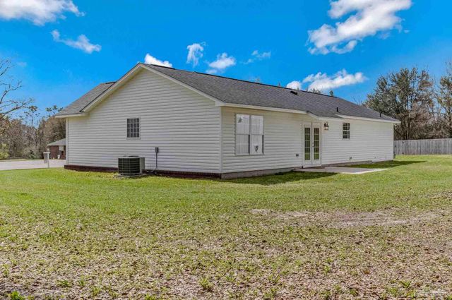 902 Heathrow Dr, Cantonment, FL 32533