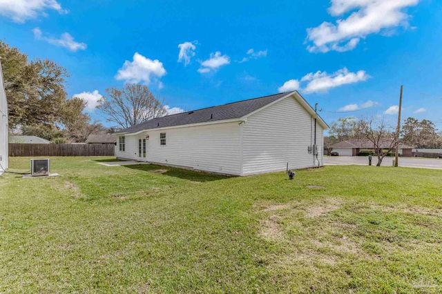 902 Heathrow Dr, Cantonment, FL 32533