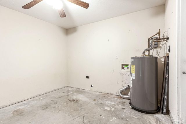 902 Heathrow Dr, Cantonment, FL 32533