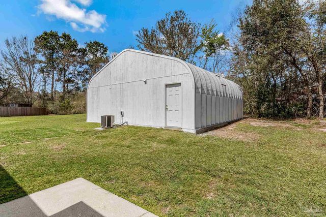 902 Heathrow Dr, Cantonment, FL 32533