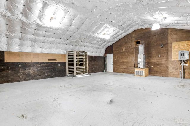 902 Heathrow Dr, Cantonment, FL 32533