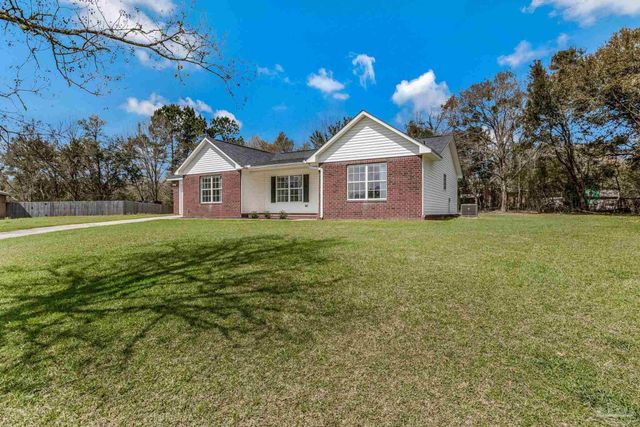 902 Heathrow Dr, Cantonment, FL 32533