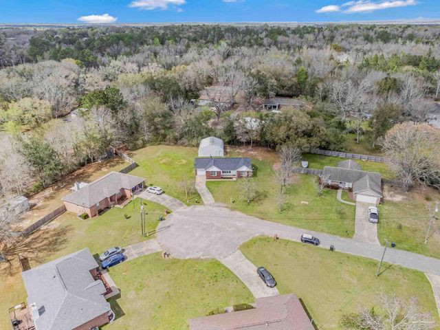 902 Heathrow Dr, Cantonment, FL 32533