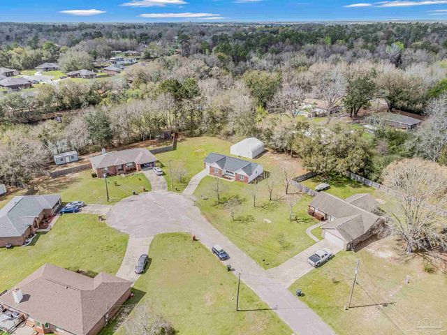 902 Heathrow Dr, Cantonment, FL 32533