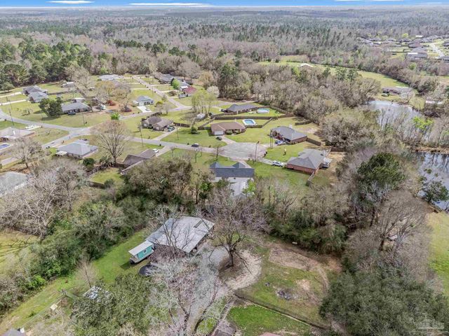 902 Heathrow Dr, Cantonment, FL 32533