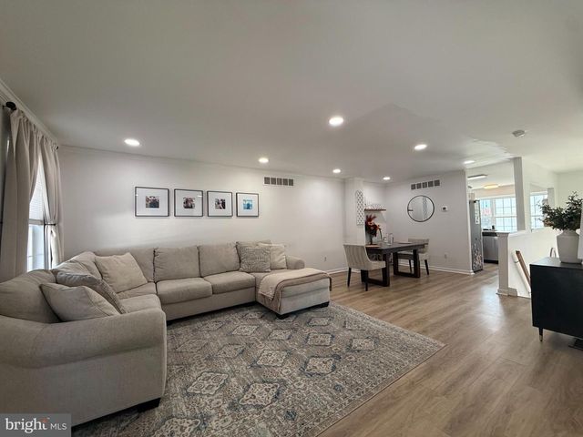 434 PLEASANT VALLEY DR, Conshohocken, PA 19428