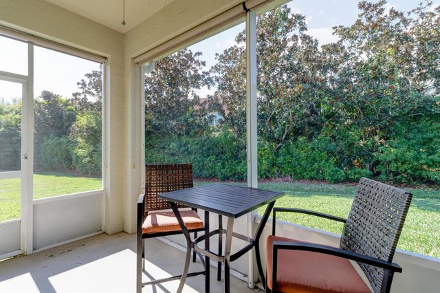 6445 Oxford Circle 101, Vero Beach, FL 32966