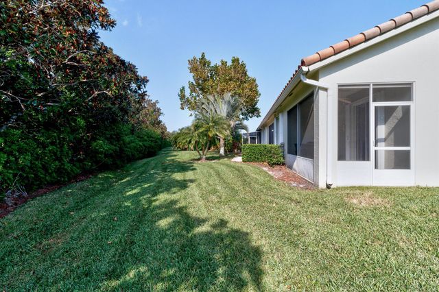 6445 Oxford Circle 101, Vero Beach, FL 32966