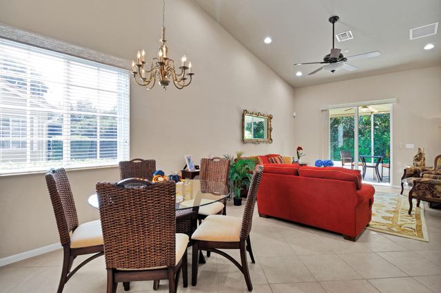 6445 Oxford Circle 101, Vero Beach, FL 32966