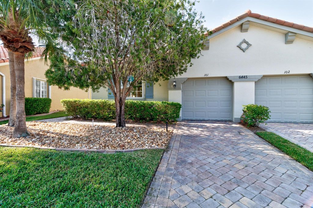 6445 Oxford Circle 101, Vero Beach, FL 32966