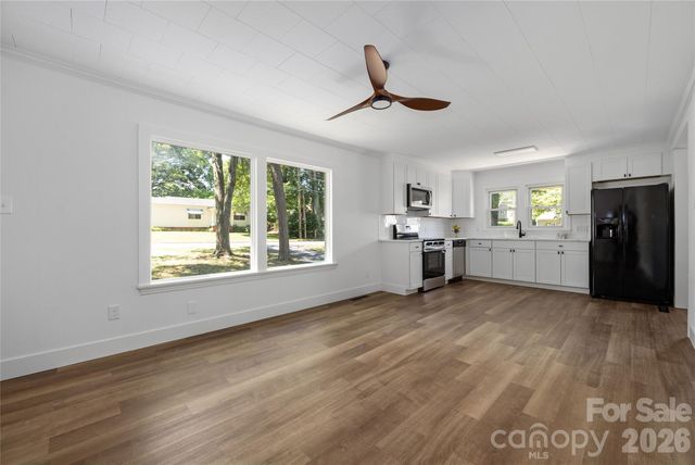 445 Oakwood Avenue, Mooresville, NC 28115