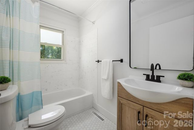 445 Oakwood Avenue, Mooresville, NC 28115