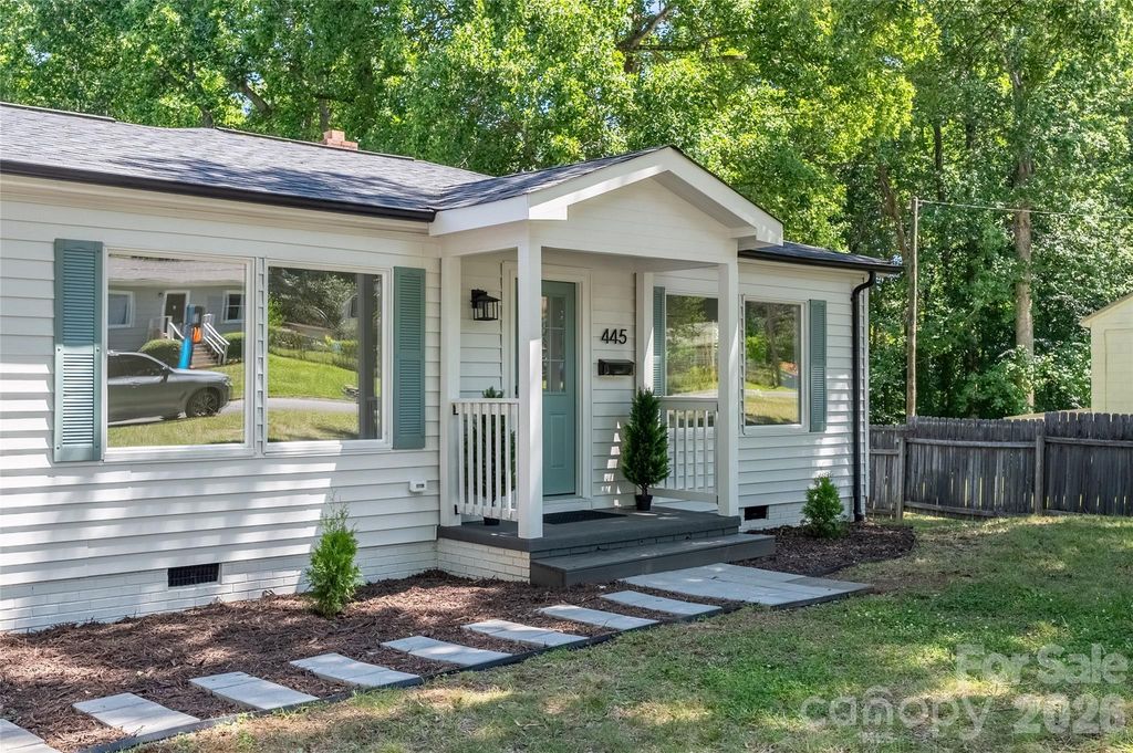 445 Oakwood Avenue, Mooresville, NC 28115