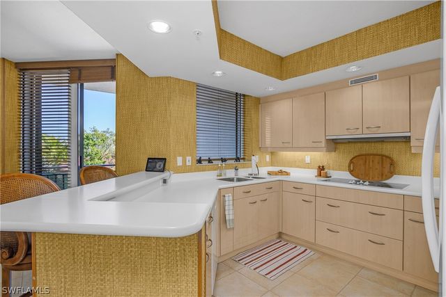 7225 Pelican Bay BLVD 402, Naples, FL 34108