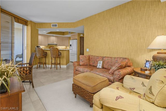 7225 Pelican Bay BLVD 402, Naples, FL 34108