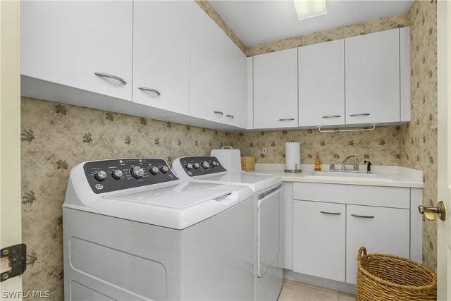 7225 Pelican Bay BLVD 402, Naples, FL 34108